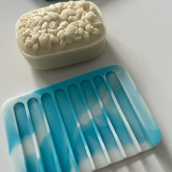 1 pc Silicone Soap Holder b'ue and white - Picture 2 of 5